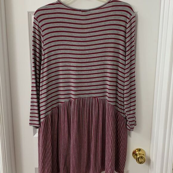 ODDY Size 2XL gray and red striped tunic.  Horizontal and vertical stripes - Picture 4 of 7
